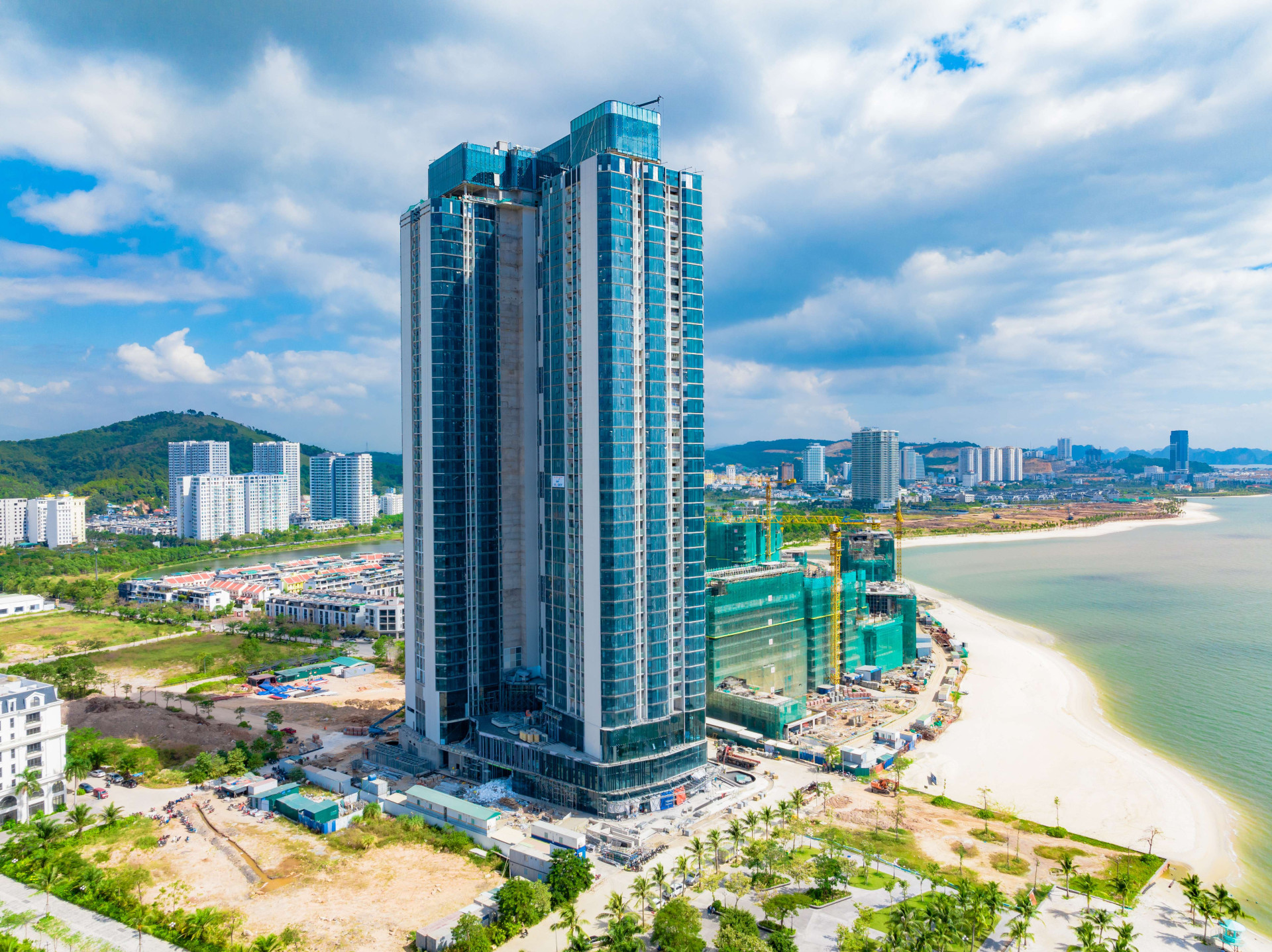 Review À La Carte Ha Long Bay Residence: 8 thông tin cần biết trước khi đặt phòng