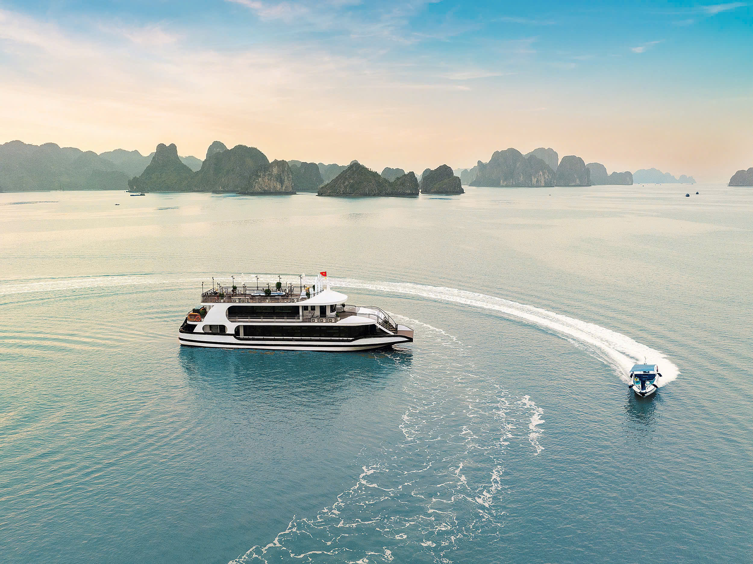 Review Du thuyền Cozy Bay Cruise: Trải nghiệm lưu trú và khám phá Vịnh Hạ Long