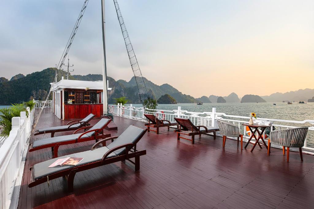 Review Du thuyền La Regina Classic: trải nghiệm nghỉ đêm trên vịnh Bái Tử Long