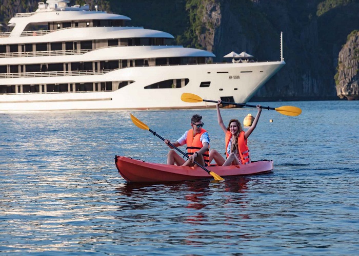 Review Du thuyền Scarlet Pearl Cruises 5 sao vịnh Lan Hạ chi tiết