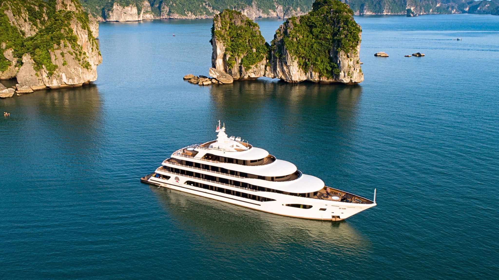 Review Du thuyền Scarlet Pearl Cruises 5 sao vịnh Lan Hạ chi tiết