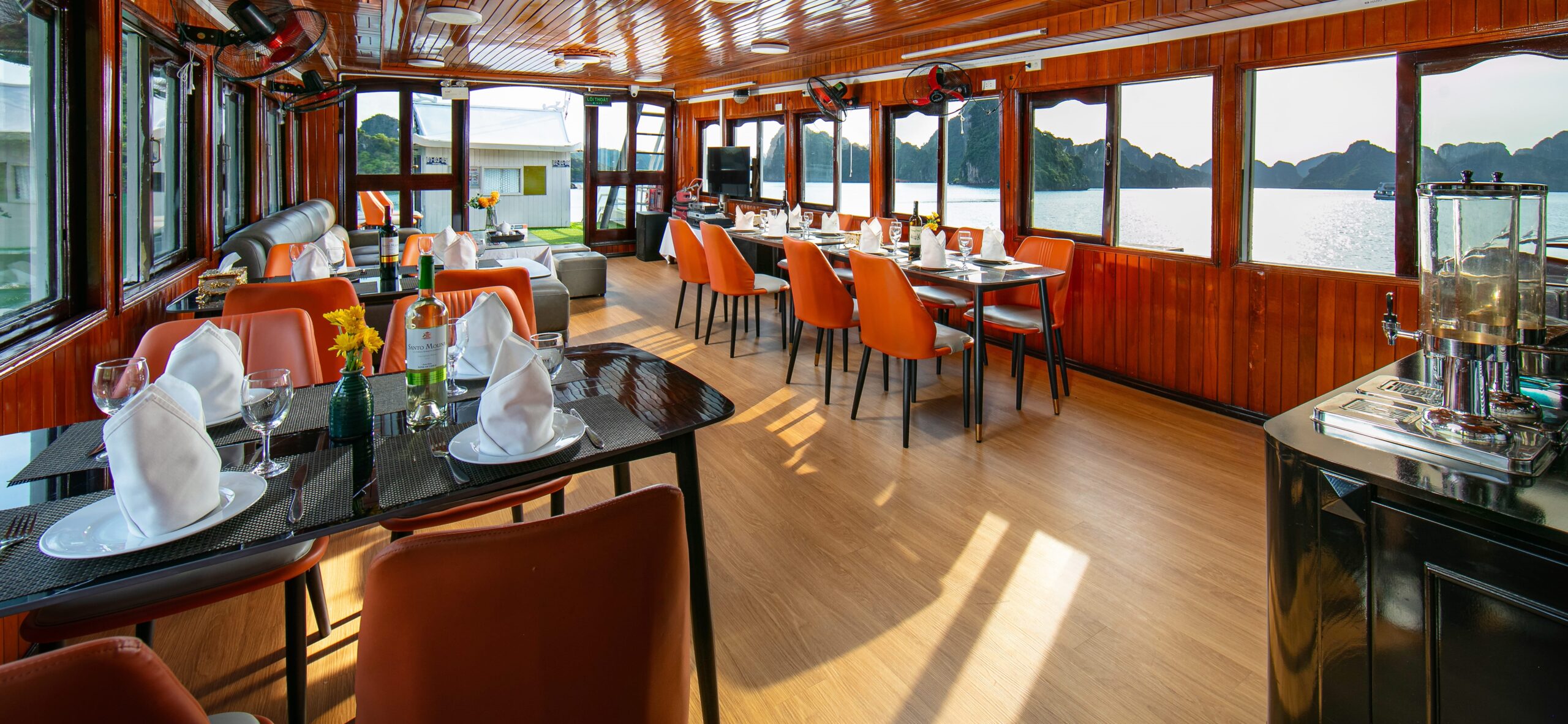 Review Halong Fantasea Cruise: Du thuyền gỗ truyền thống cho gia đình tại Hạ Long