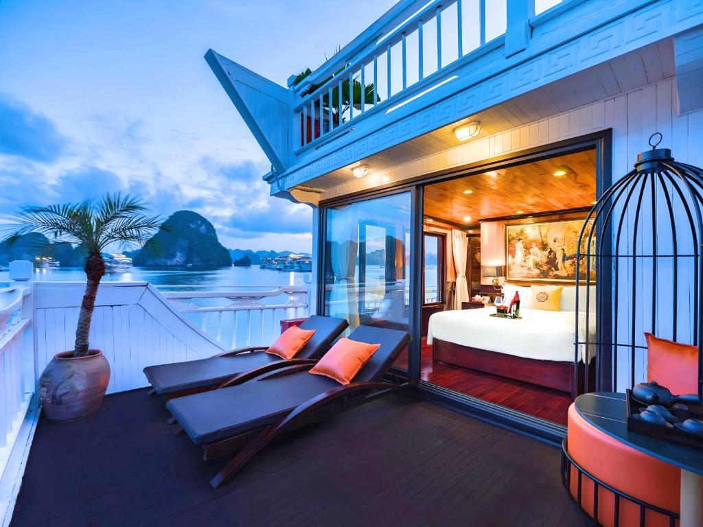 Review Hera Classic Boutique Cruises: Du thuyền gỗ 4 sao trên vịnh Hạ Long
