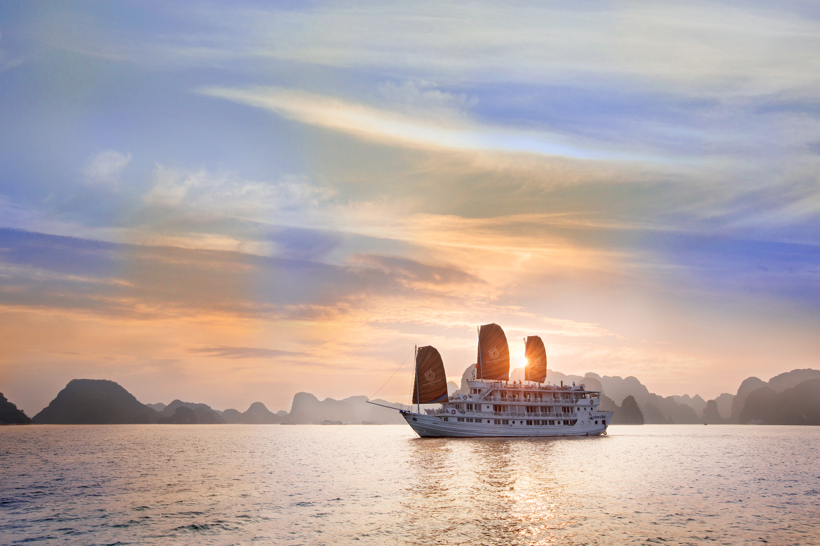 Review Hera Classic Boutique Cruises: Du thuyền gỗ 4 sao trên vịnh Hạ Long