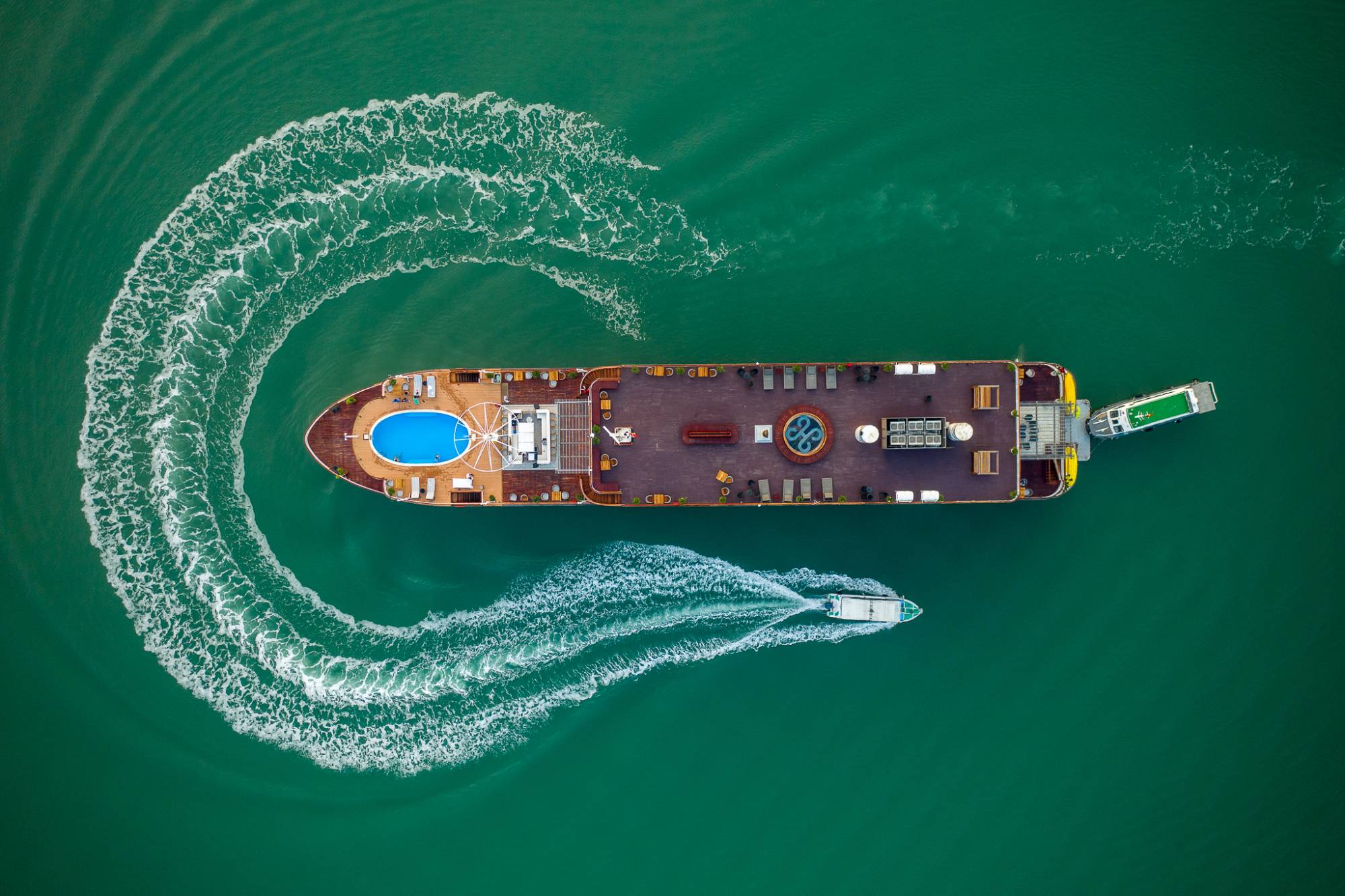 Review Heritage Cruises Binh Chuan Cat Ba Archipelago: Du thuyền di sản giữa Cát Bà
