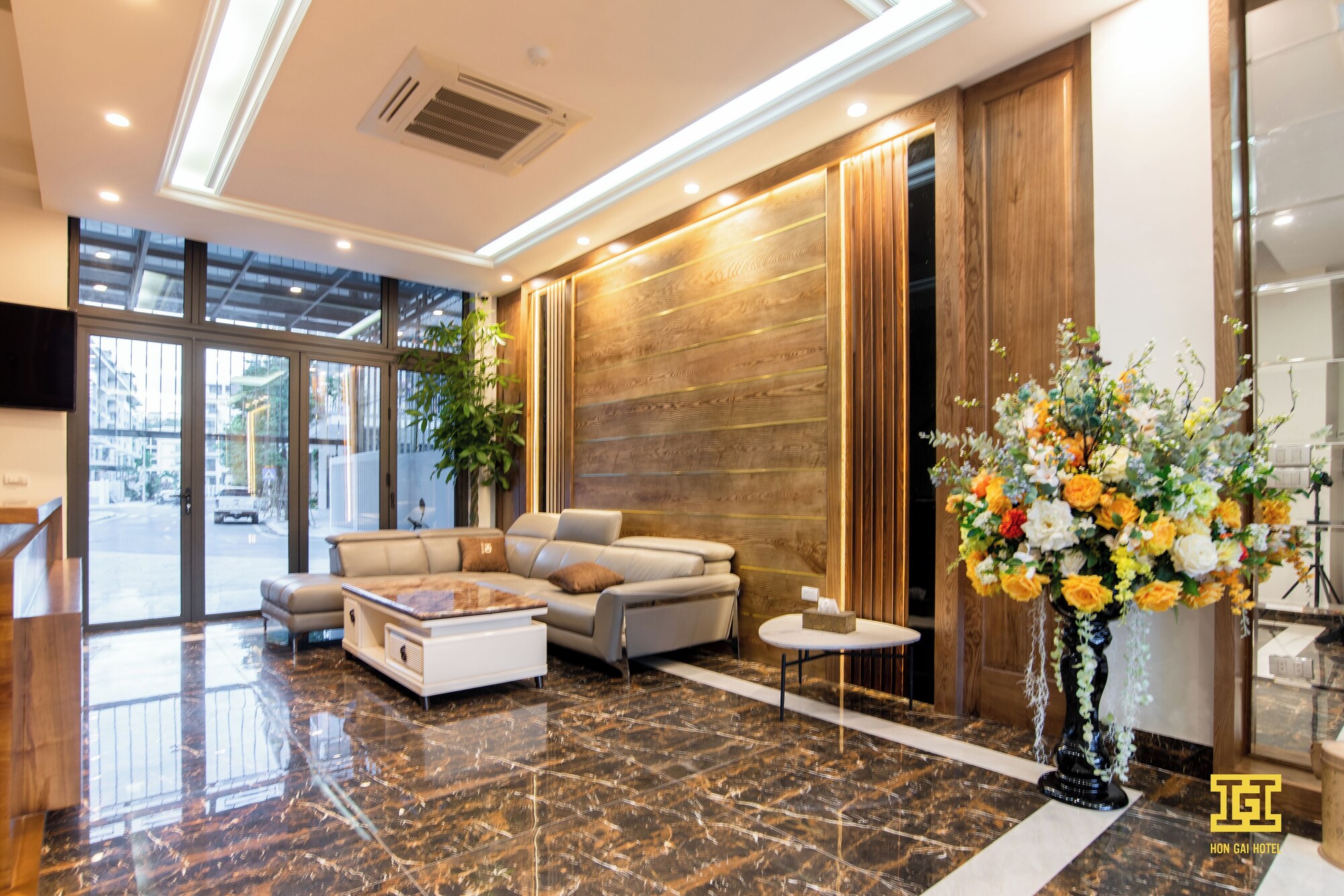 Review Hòn Gai Hotel: Vị trí, dịch vụ và trải nghiệm lưu trú tại Hạ Long