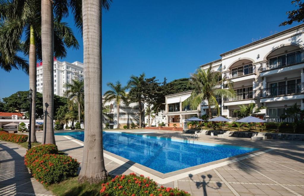Review Royal Halong Hotel 5 Star: khách sạn 5 sao phong cách châu Âu tại Bãi Cháy