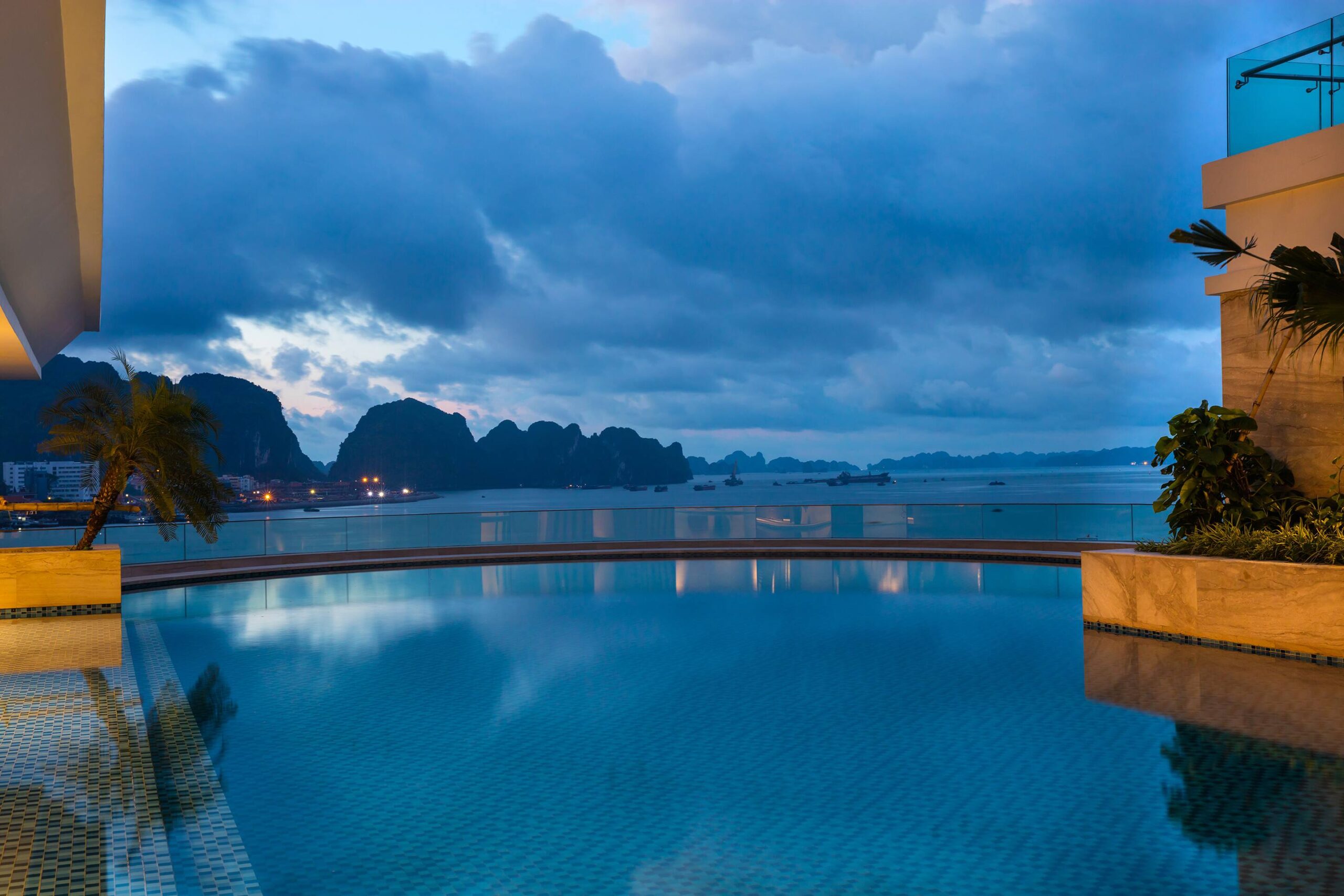 Review Wyndham Legend Halong Hotel: khách sạn 5 sao view vịnh Hạ Long có gì nổi bật?