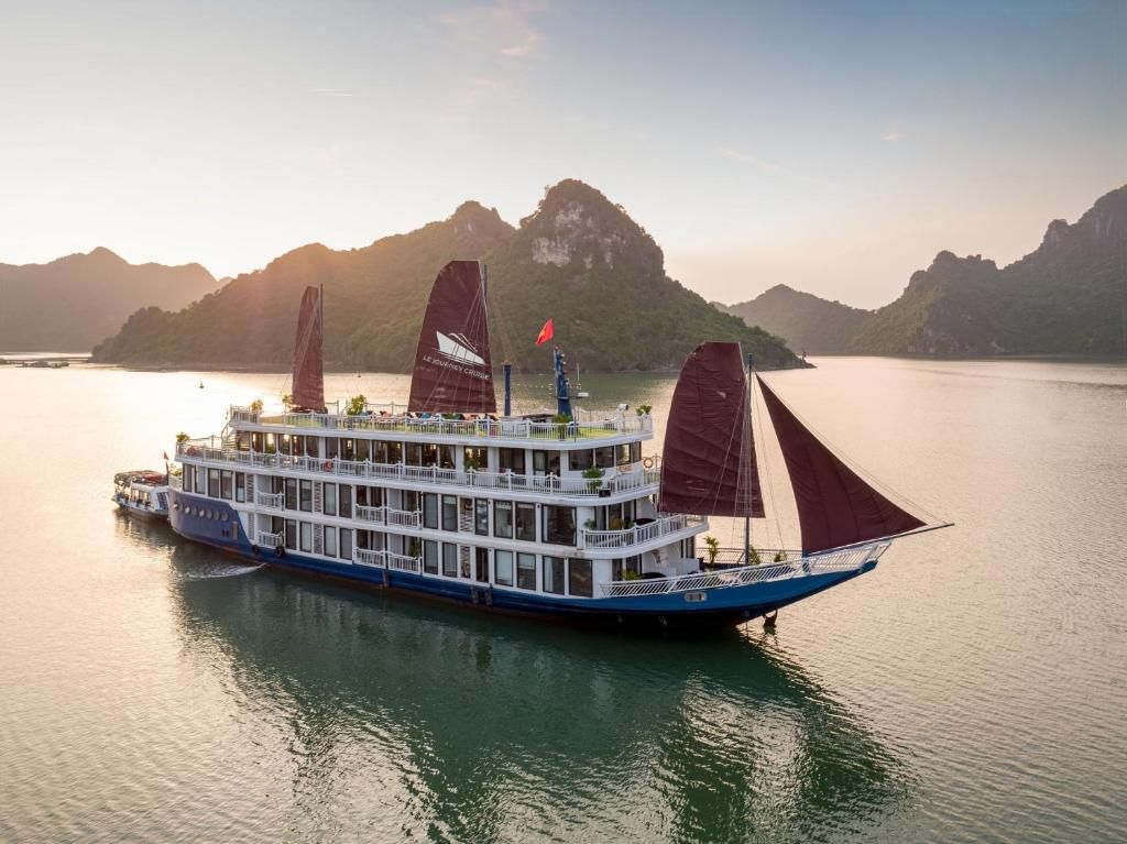 Review Le Journey Cruise Hạ Long: trải nghiệm nghỉ dưỡng trên du thuyền tại Tuần Châu